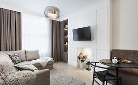 Tanner Row Suites
